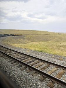 Canyon Spirit engine, cars and tracks